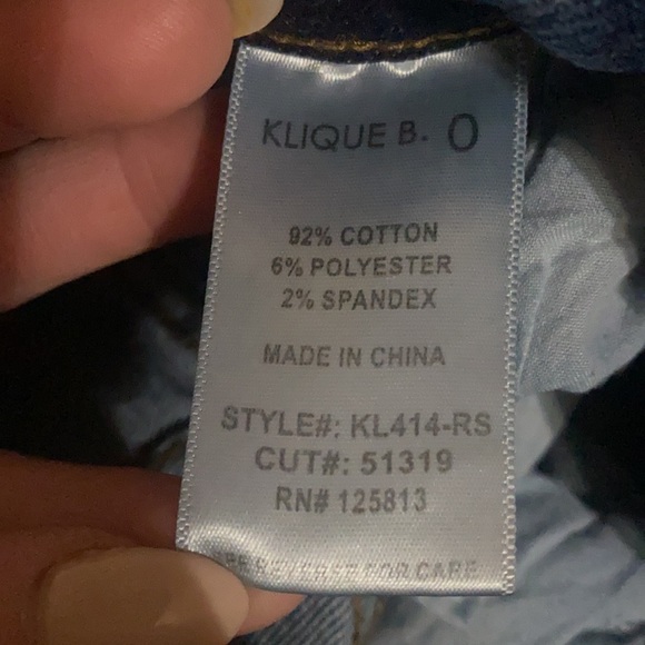 Super cute distressed skinny jeans and perfect used condition - Picture 5 of 10